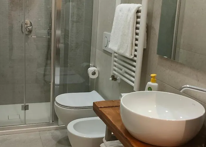 לינה וארוחת בוקר La Torre Di Longara 4*