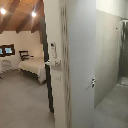 לינה וארוחת בוקר La Torre Di Longara