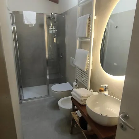 לינה וארוחת בוקר La Torre Di Longara