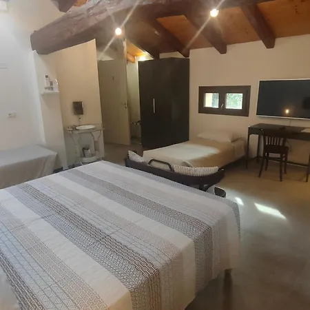 לינה וארוחת בוקר La Torre Di Longara *