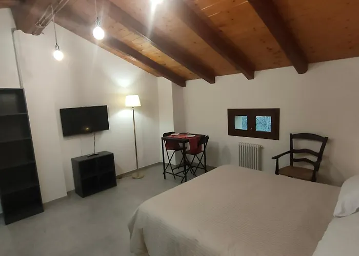 La Torre Di Longara Bed & Breakfast 4*