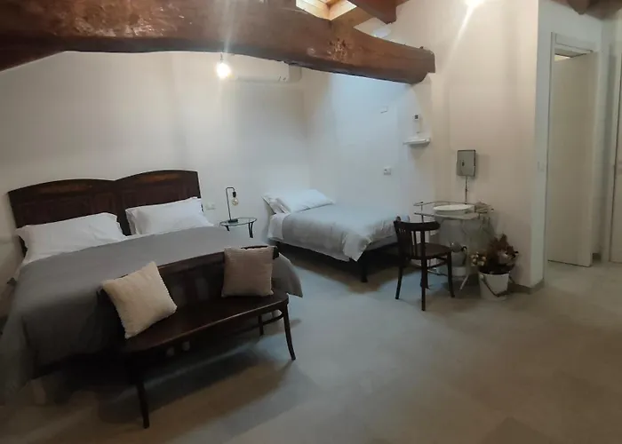 La Torre Di Longara B&B 칼더라라디레노