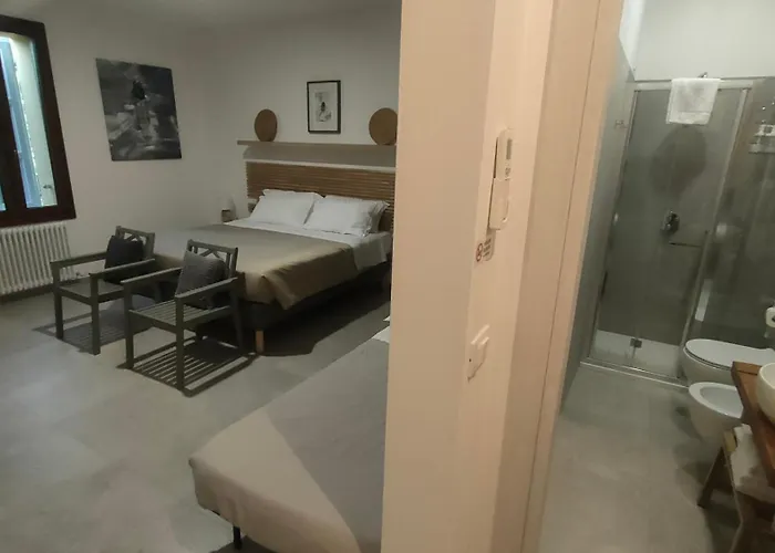 La Torre Di Longara Bed & Breakfast 4*